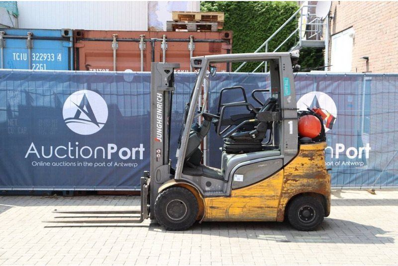 Jungheinrich TFG 320s - Газокар: снимка 2 Jungheinrich TFG 320s - Газокар: снимка 2