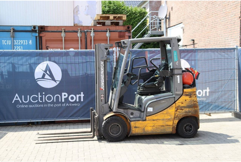 Jungheinrich TFG 320s - Газокар: снимка 1 Jungheinrich TFG 320s - Газокар: снимка 1