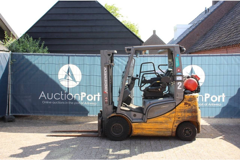 Jungheinrich TFG 320s - Газокар: снимка 2 Jungheinrich TFG 320s - Газокар: снимка 2