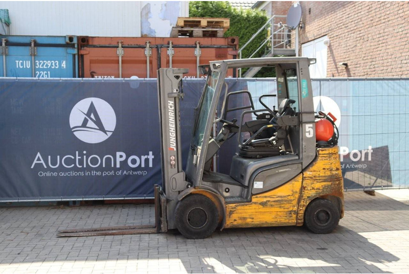 Jungheinrich TFG 320s - Газокар: снимка 1 Jungheinrich TFG 320s - Газокар: снимка 1