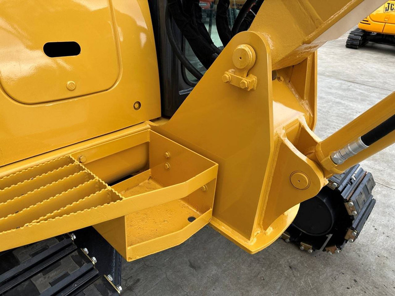 Верижен багер Komatsu PC56-7: снимка 9