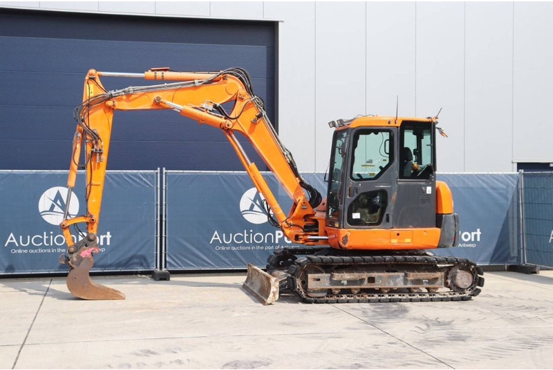 Komatsu PC80MR-3 - Верижен багер: снимка 1 Komatsu PC80MR-3 - Верижен багер: снимка 1