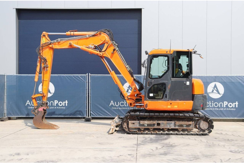 Komatsu PC80MR-3 - Верижен багер: снимка 2 Komatsu PC80MR-3 - Верижен багер: снимка 2