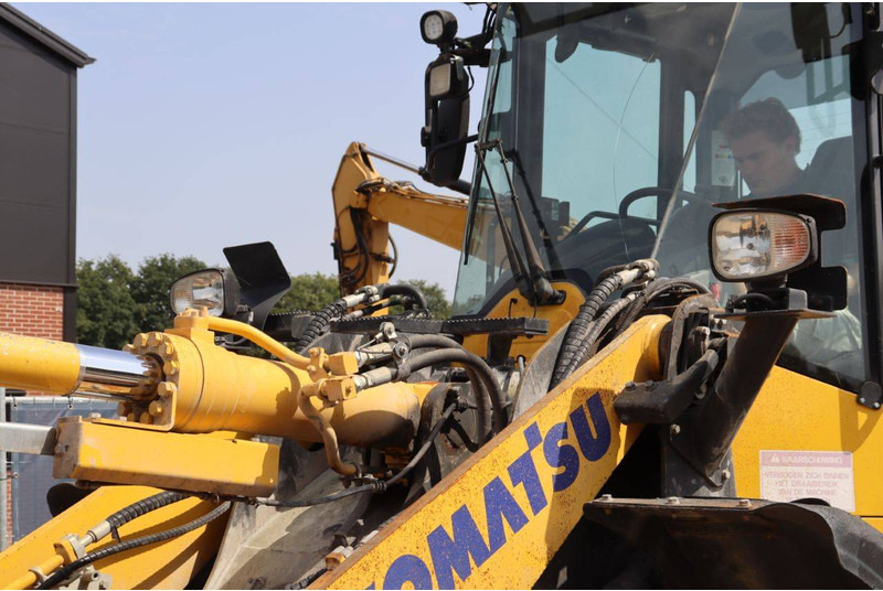 Колесен товарач Komatsu WA270-8E0: снимка 13 Колесен товарач Komatsu WA270-8E0: снимка 13
