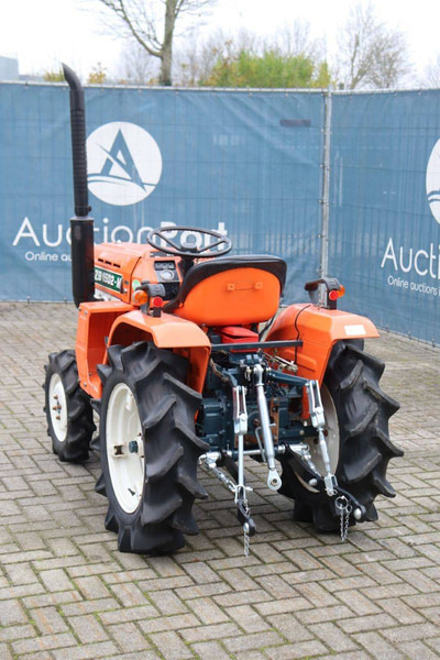 Kubota B1502DT - Трактор: снимка 4 Kubota B1502DT - Трактор: снимка 4