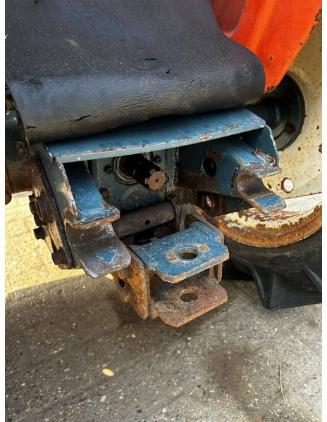 Kubota B1600E - Трактор: снимка 3 Kubota B1600E - Трактор: снимка 3