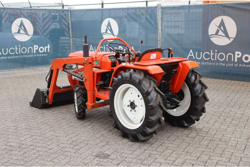 Kubota B1702DT - Трактор: снимка 4 Kubota B1702DT - Трактор: снимка 4