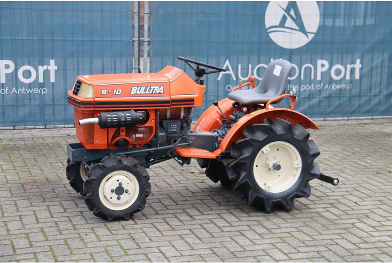 Kubota B5001 - Трактор: снимка 1 Kubota B5001 - Трактор: снимка 1