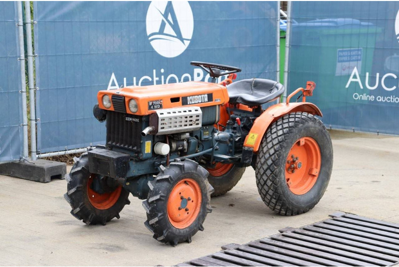 Трактор Kubota B7000 4WD: снимка 9