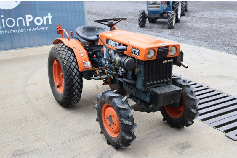 Трактор Kubota B7000 4WD: снимка 7