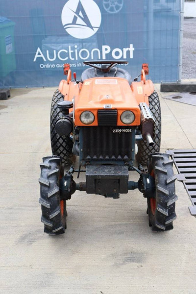 Трактор Kubota B7000 4WD: снимка 8