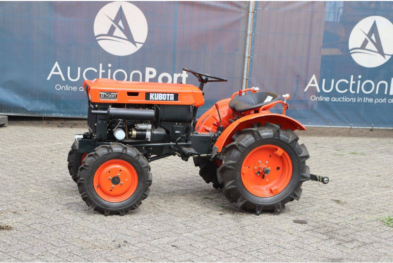 Kubota B7000 - Трактор: снимка 1 Kubota B7000 - Трактор: снимка 1