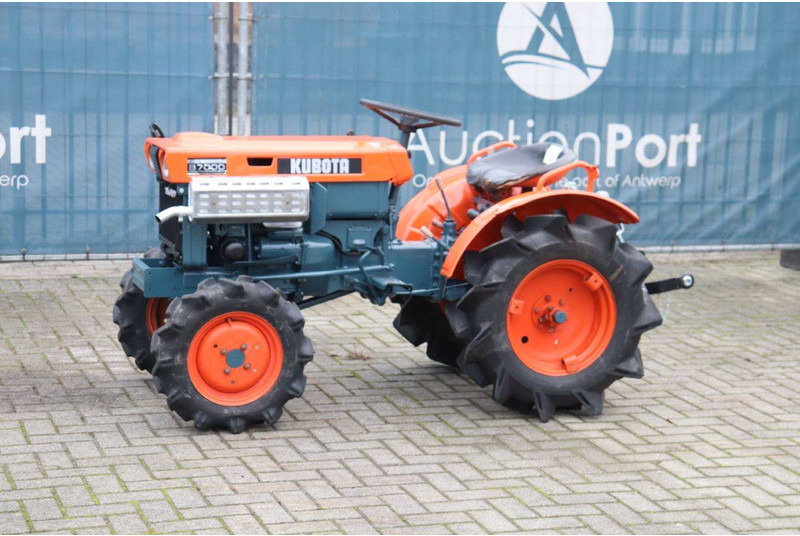 Kubota B7000 - Трактор: снимка 1 Kubota B7000 - Трактор: снимка 1