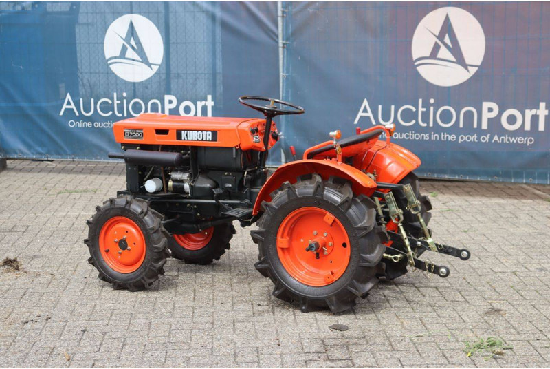 Kubota B7000 - Трактор: снимка 3 Kubota B7000 - Трактор: снимка 3