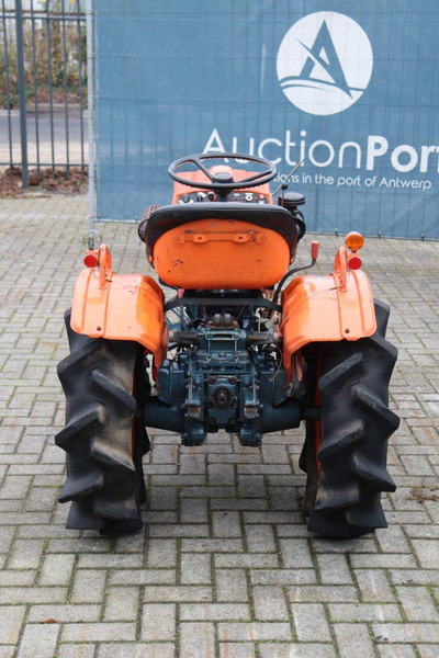Kubota B7001 - Трактор: снимка 5 Kubota B7001 - Трактор: снимка 5