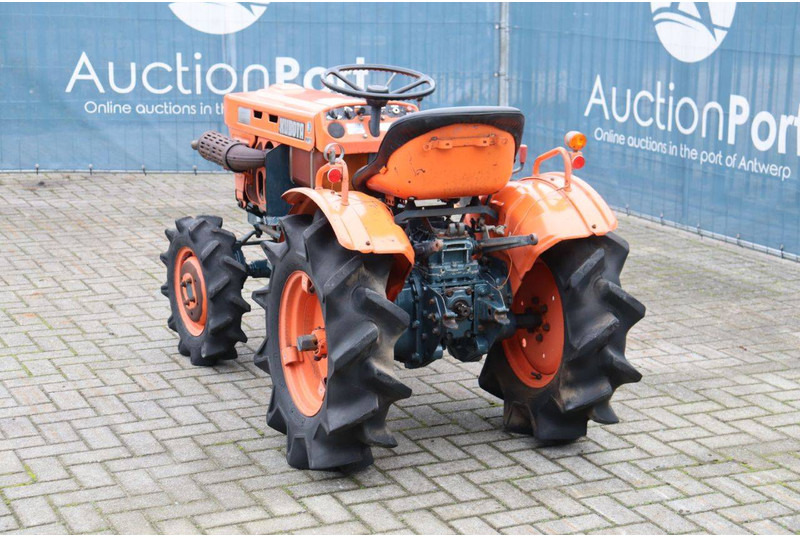 Kubota B7001 - Трактор: снимка 4 Kubota B7001 - Трактор: снимка 4