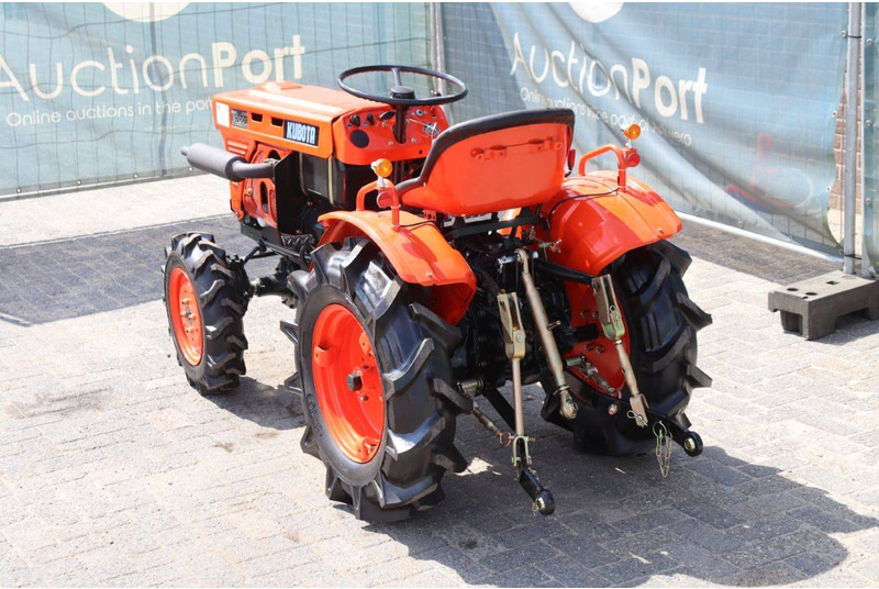 Kubota B7001 - Трактор: снимка 4 Kubota B7001 - Трактор: снимка 4