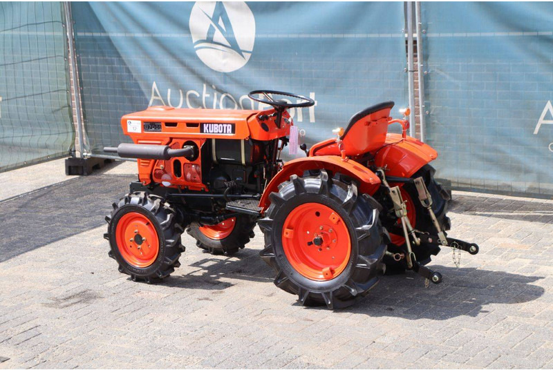 Kubota B7001 - Трактор: снимка 3 Kubota B7001 - Трактор: снимка 3