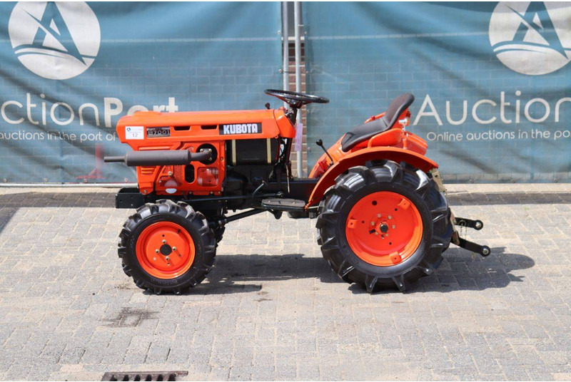 Kubota B7001 - Трактор: снимка 2 Kubota B7001 - Трактор: снимка 2