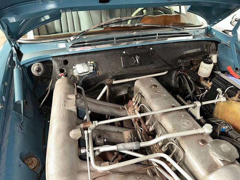 Mercedes-Benz 220 SE coupe Automatic - Седан: снимка 5 Mercedes-Benz 220 SE coupe Automatic - Седан: снимка 5