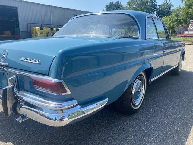 Mercedes-Benz 220 SE coupe Automatic - Седан: снимка 3 Mercedes-Benz 220 SE coupe Automatic - Седан: снимка 3