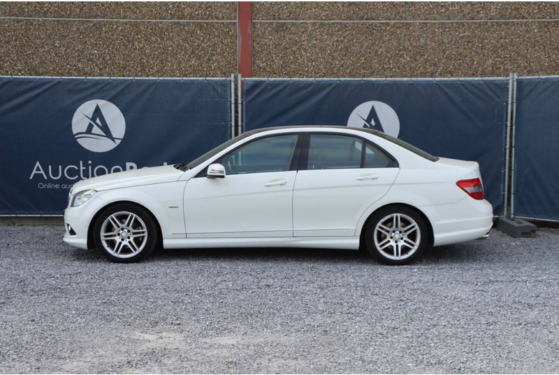 Mercedes-Benz C-Klasse 220 AMG CDI - Седан: снимка 2 Mercedes-Benz C-Klasse 220 AMG CDI - Седан: снимка 2