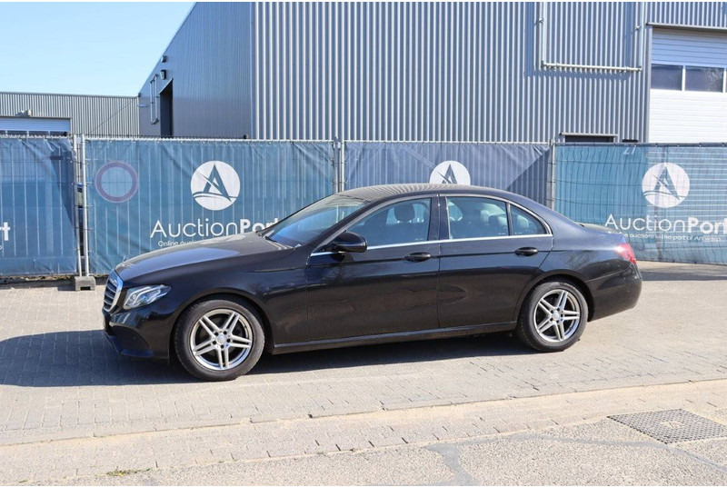 Mercedes-Benz E-Klasse 200 D - Седан: снимка 1 Mercedes-Benz E-Klasse 200 D - Седан: снимка 1
