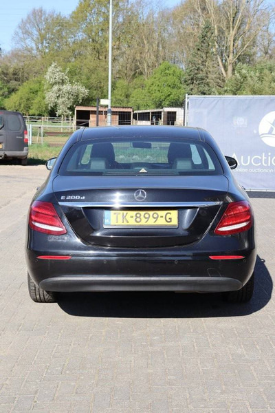 Mercedes-Benz E-Klasse 200 D - Седан: снимка 4 Mercedes-Benz E-Klasse 200 D - Седан: снимка 4