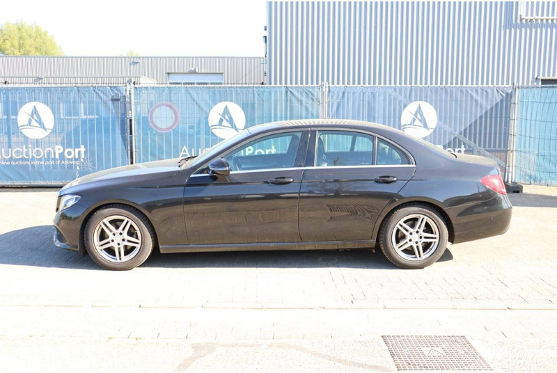 Mercedes-Benz E-Klasse 200 D - Седан: снимка 2 Mercedes-Benz E-Klasse 200 D - Седан: снимка 2
