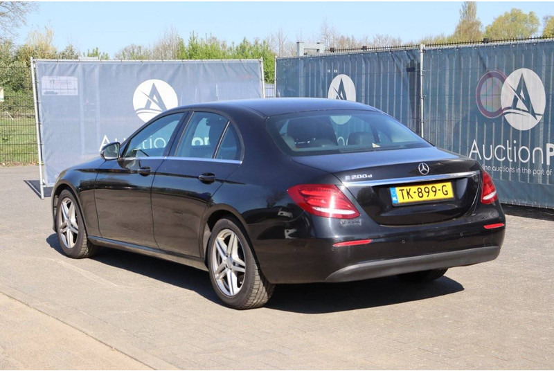 Mercedes-Benz E-Klasse 200 D - Седан: снимка 3 Mercedes-Benz E-Klasse 200 D - Седан: снимка 3