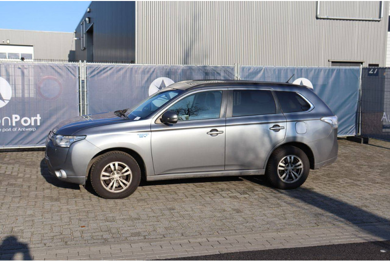 Mitsubishi Outlander PHEV - Джип: снимка 1 Mitsubishi Outlander PHEV - Джип: снимка 1