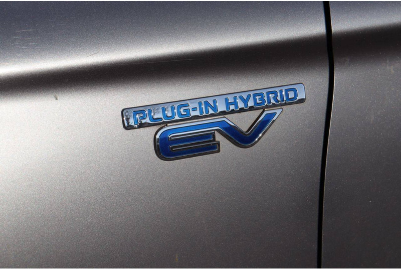 Джип Mitsubishi Outlander PHEV: снимка 13 Джип Mitsubishi Outlander PHEV: снимка 13