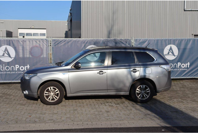 Mitsubishi Outlander PHEV - Джип: снимка 2 Mitsubishi Outlander PHEV - Джип: снимка 2