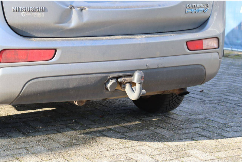 Джип Mitsubishi Outlander PHEV: снимка 17 Джип Mitsubishi Outlander PHEV: снимка 17