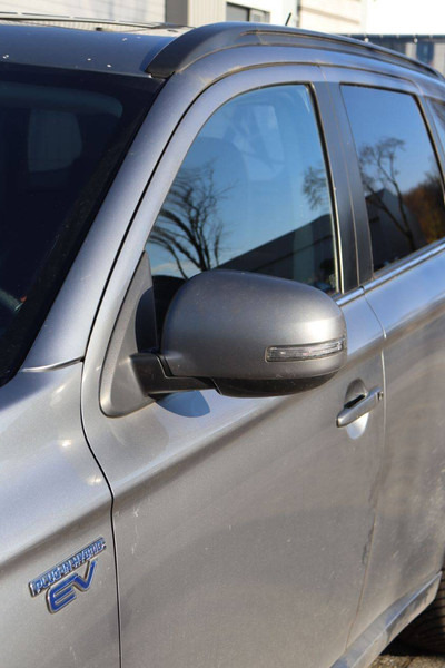 Джип Mitsubishi Outlander PHEV: снимка 12 Джип Mitsubishi Outlander PHEV: снимка 12