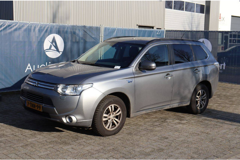 Джип Mitsubishi Outlander PHEV: снимка 9 Джип Mitsubishi Outlander PHEV: снимка 9