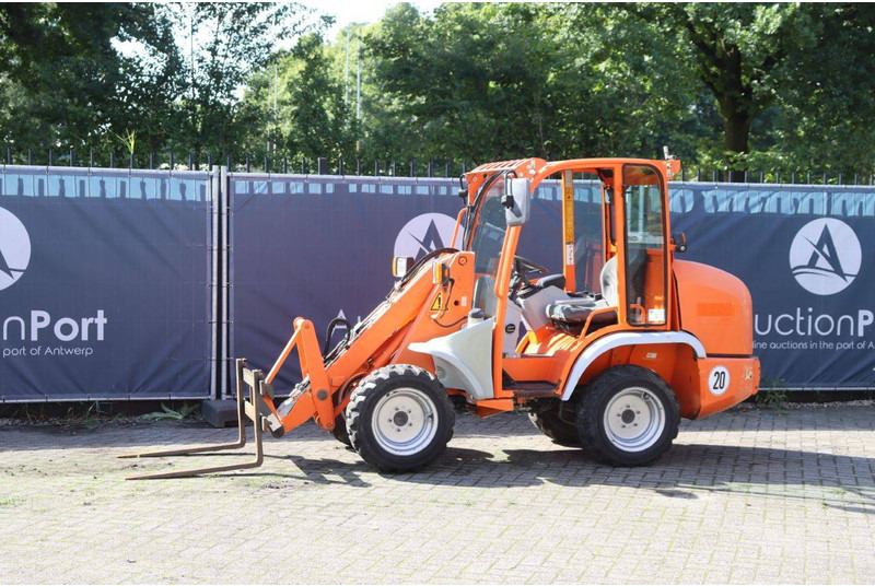 Neuson 348 - Колесен товарач: снимка 1 Neuson 348 - Колесен товарач: снимка 1