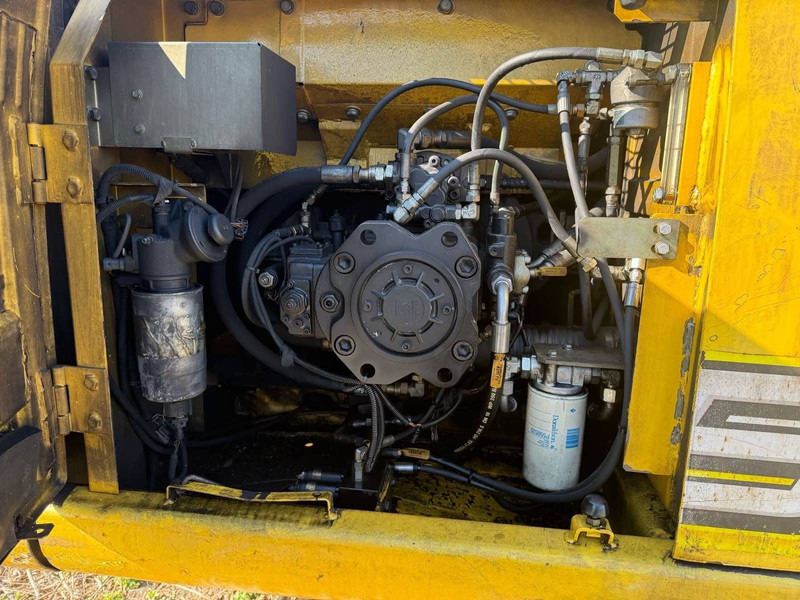 New Holland E215 - Верижен багер: снимка 4 New Holland E215 - Верижен багер: снимка 4