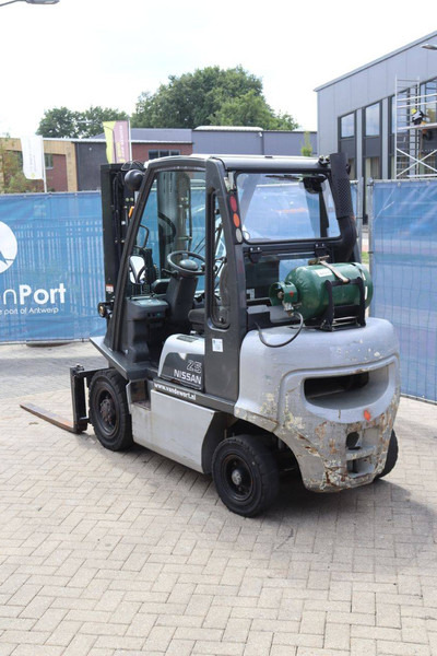 Nissan UD02A25PQ - Газокар: снимка 4 Nissan UD02A25PQ - Газокар: снимка 4
