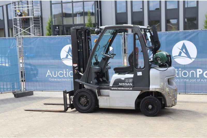 Nissan UD02A25PQ - Газокар: снимка 3 Nissan UD02A25PQ - Газокар: снимка 3