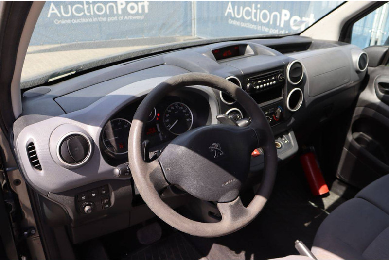 Товарен бус Peugeot Partner: снимка 19