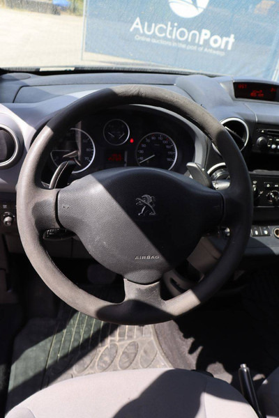Товарен бус Peugeot Partner: снимка 20