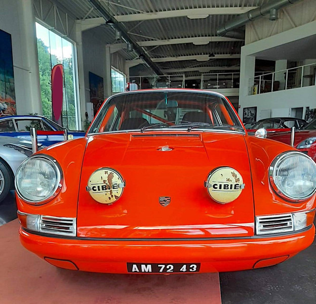 Porsche 911 T - Седан: снимка 4 Porsche 911 T - Седан: снимка 4