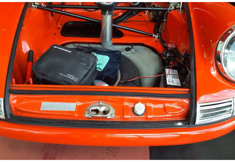 Седан Porsche 911 T: снимка 16