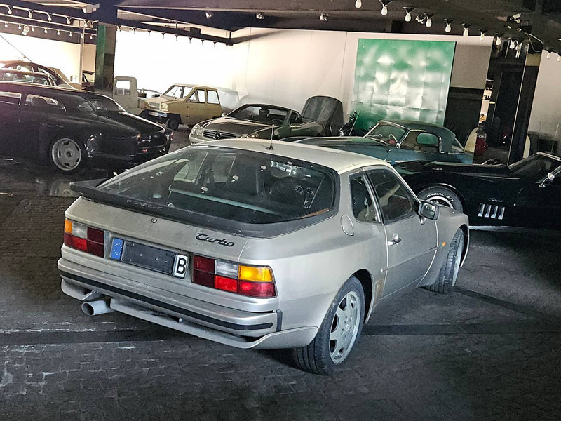 Porsche 944 Turbo - Седан: снимка 4 Porsche 944 Turbo - Седан: снимка 4