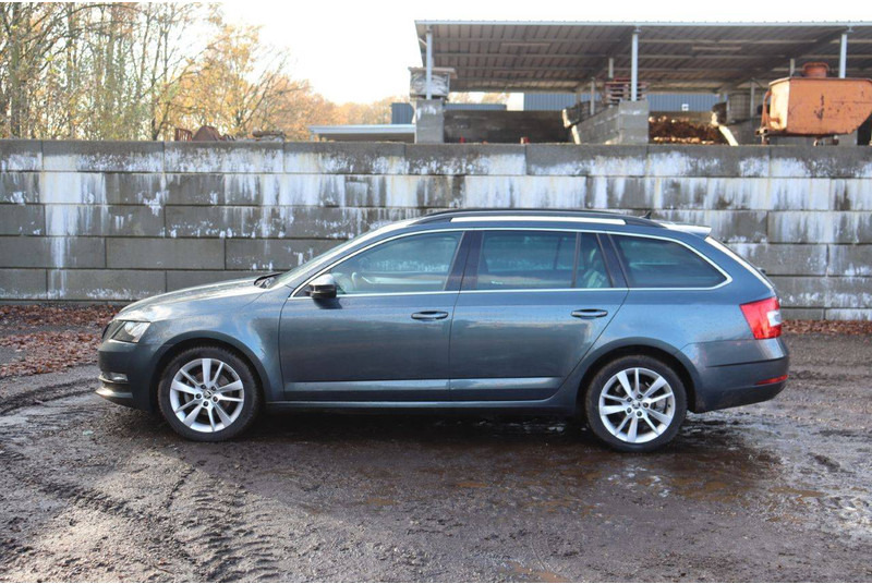 Škoda Octavia - Лек автомобил: снимка 2 Škoda Octavia - Лек автомобил: снимка 2