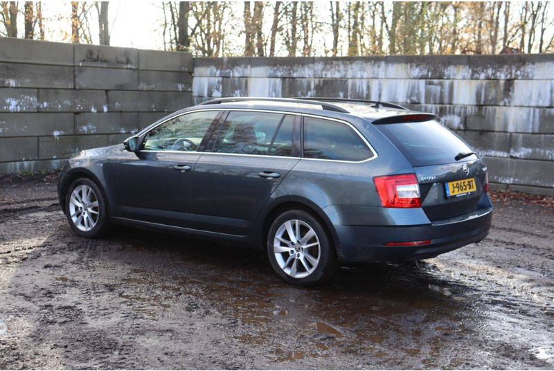 Škoda Octavia - Лек автомобил: снимка 3 Škoda Octavia - Лек автомобил: снимка 3