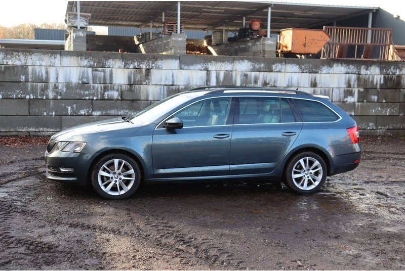 Škoda Octavia - Лек автомобил: снимка 1 Škoda Octavia - Лек автомобил: снимка 1