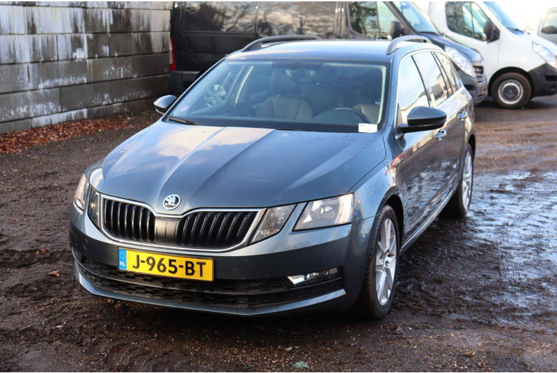 Лек автомобил Škoda Octavia: снимка 9