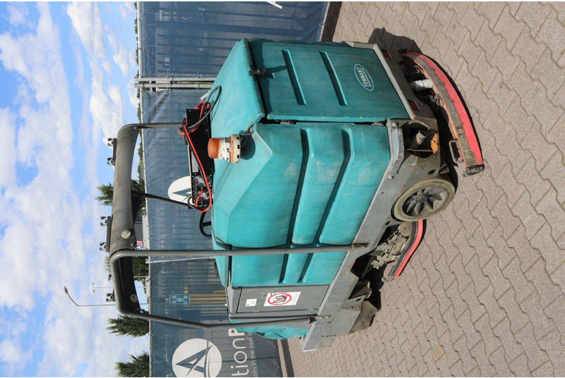 TENNANT 8300 - Подопочистваща машина: снимка 4 TENNANT 8300 - Подопочистваща машина: снимка 4